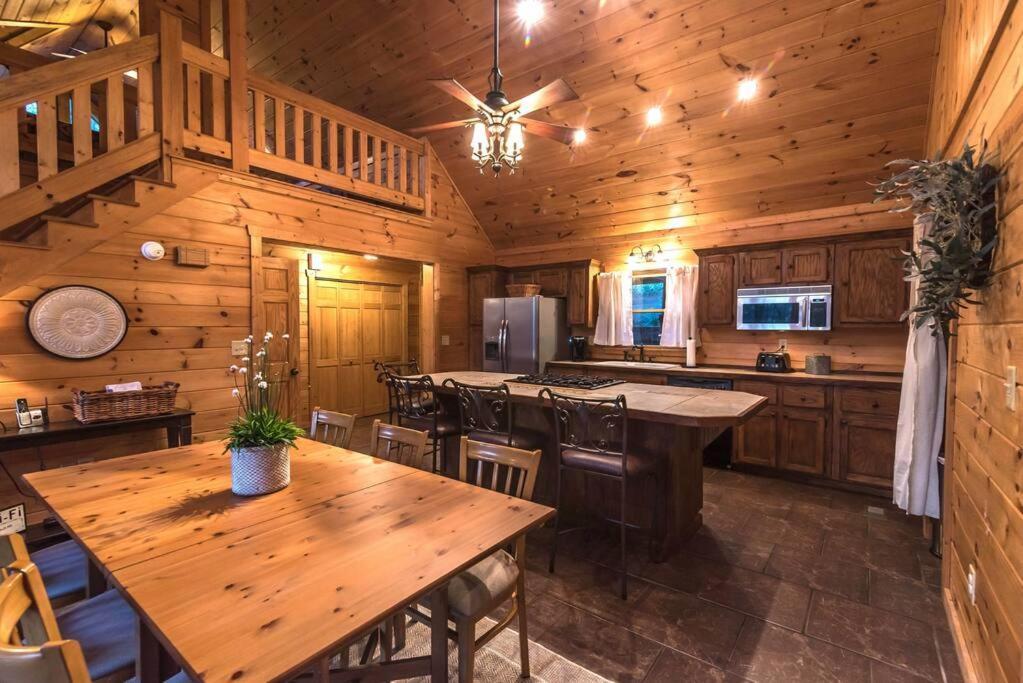 Private Creekside Cabin+Hot Tub,Pool Table, & Pets Ellijay Exterior foto