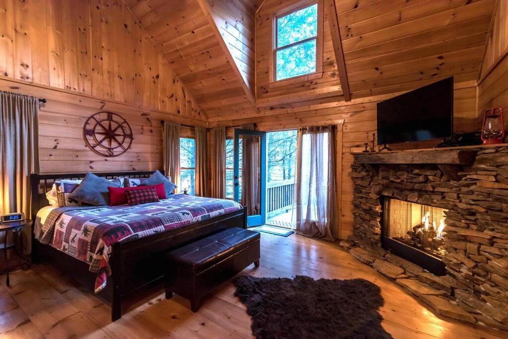 Private Creekside Cabin+Hot Tub,Pool Table, & Pets Ellijay Exterior foto