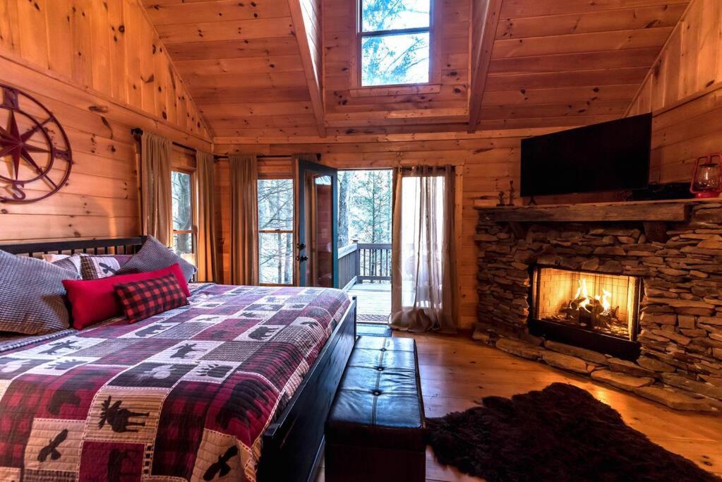 Private Creekside Cabin+Hot Tub,Pool Table, & Pets Ellijay Exterior foto